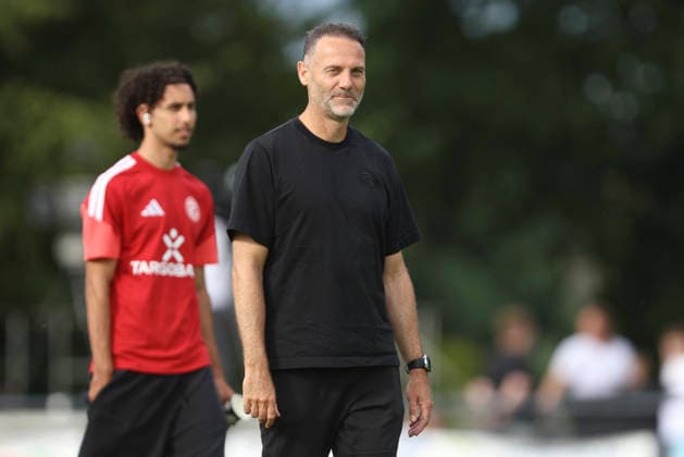 Trainer Alexander Ende (Fortuna Düsseldorf) schaut waehrend des Testspiels zwischen SC St.Tönis und Fortuna Düsseldorf, Yayla Sportpark am 08. July 2026 in Tönisvorst, Deutschland. (Foto von Oliver Kaelke DeFodi Images) +++ Trainer Alexander Ende (Fortuna Düsseldorf) looks on during the friendly match between SC St.Tönis and Fortuna Düsseldorf at Yayla Sportpark on July 8, 2026 in Tönisvorst, Germany. (Photo by Oliver Kaelke DeFodi Images) (Photo by Oliver Kaelke DeFodi Images) - *** Fortuna Düsseldorf coach Alexander Ende watches during the friendly match between SC St. Tönis and Fortuna Düsseldorf, Yayla Sportpark on July 8, 2026, in Tönisvorst, Germany. Photo by Oliver Kaelke, DeFodi Images. Coach Alexander Ende of Fortuna Düsseldorf looks on during the friendly match between SC St. Tönis and Fortuna Düsseldorf at Yayla Sportpark on July 8, 2026 in Tönisvorst, Germany Photo by Oliver Kaelke, DeFodi Images Photo by Oliver Kaelke, DeFodi Images