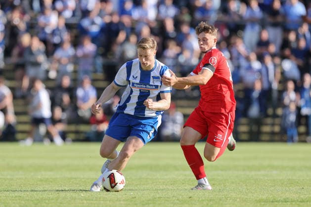 08.07.2026, xtgx, Fussball Testspiel, SV Lichtenberg 47 - Hertha BSC Berlin emspor, v.l. Julian Eitschberger (Hertha, 2) Alex Steinke (Lichtenberg, 14) Zweikampf, Duell, Kampf, tackle (DFL DFB REGULATIONS PROHIBIT ANY USE OF PHOTOGRAPHS as IMAGE SEQUENCES and or QUASI-VIDEO) Berlin *** July 8, 2026, xtgx, soccer friendly, SV Lichtenberg 47 vs. Hertha BSC Berlin, from left: Julian Eitschberger (Hertha), 2 Alex Steinke (Lichtenberg), 14 tackle, duel, battle, DFL and DFB regulations prohibit any use of photographs as image sequences and or quasi-video, Berlin
