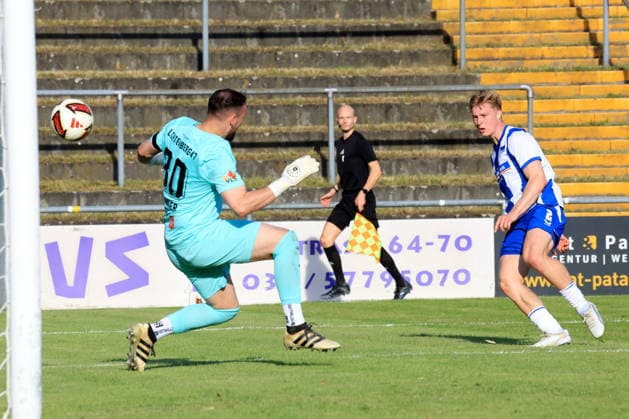 DEU, DFL, Testspiel, Lichtenberg 47 vs. Hertha BSC, 08.07.2026, Berlin, Berlin, DEU, DFL, Testspiel, Lichtenberg 47 vs. Hertha BSC, 0:1 durch Julian Eitschberger (Hertha BSC Berlin 2), Maximilian Zunker (Lichtenberg47 30) DFL - regulations prohibit any use of Photographs as image sequences and or quasi-video *** DEU, DFL, Friendly Match, Lichtenberg 47 vs. Hertha BSC, July 8, 2026, Berlin, Berlin, DEU, DFL, Friendly Match, Lichtenberg 47 vs. Hertha BSC, 0–1 by Julian Eitschberger (Hertha BSC Berlin 2), Maximilian Zunker (Lichtenberg 47) 30. DFL regulations prohibit any use of photographs as image sequences and or quasi-video. Nordphotox xEngler nph00076