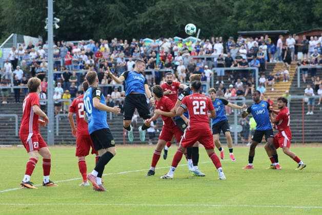 08.07.2026, Fussball, Herren, Saison 2026 2027, Testspiel, Freundschaftsspiel, SV Geislautern - 1. FC Saarbrücken, Mladen Cvjetinovic (1. FC Saarbrücken), Christian Kühlwetter (1. FC Saarbrücken), Sampres Singh (SV Geislautern), Dominik Demmer (SV Geislautern) Völklingen Hermann-Neuberger-Stadion Saarland Deutschland (DEU) *** July 8, 2026, Soccer, Men s, 2026–2027 Season, Exhibition Match, Friendly Match, SV Geislautern vs. FC Saarbrücken, Mladen Cvjetinovic (FC Saarbrücken), Christian Kühlwetter (FC Saarbrücken), Sampres Singh (SV Geislautern), Dominik Demmer (SV Geislautern), Hermann Neuberger Stadium, Völklingen, Saarland, Germany (DEU) Copyright: xSebastianxBachx