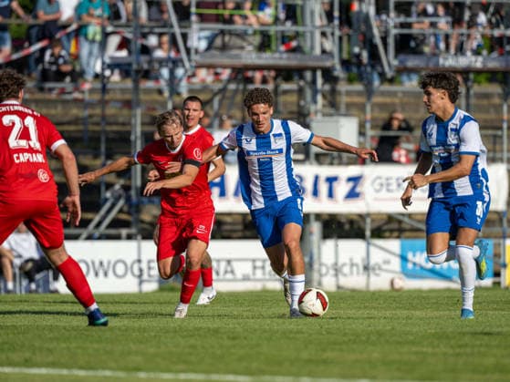 Fußball, Herren, Testspiel, Saison 2026 2027, SV Lichtenberg 47 - Hertha BSC, v. l. Rocco Capoano (Lichtenberg 47), Markus Goerlitz (Lichtenberg 47), Soufian Gouram (Hertha BSC), Kian Todorovic (Hertha BSC), 08.07. 2026, *** Soccer, Men s, Friendly Match, 2026–2027 Season, SV Lichtenberg 47 vs. Hertha BSC, from left: Rocco Capoano (Lichtenberg 47), Markus Goerlitz (Lichtenberg 47), Soufian Gouram (Hertha BSC), Kian Todorovic (Hertha BSC), July 8, 2026, Copyright: xSebastianxRäppold MatthiasxKochx