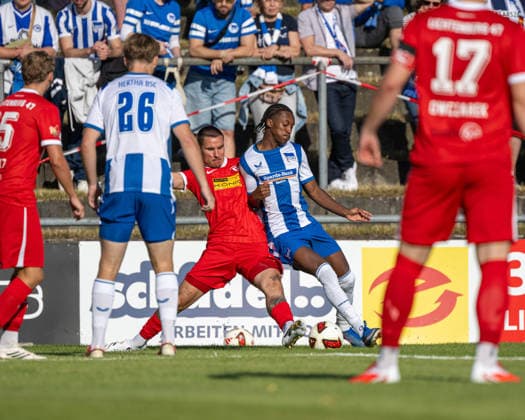 Fußball, Herren, Testspiel, Saison 2026 2027, SV Lichtenberg 47 - Hertha BSC, v. l. Markus Goerlitz (Lichtenberg 47), Niklas Hildebrandt (Hertha BSC), Paul Krüger (Lichtenberg 47), Jelani Agendia Ndi (Hertha BSC), Kevin Owczarek (Lichtenberg 47), 08.07. 2026, *** Soccer, Men s, Friendly Match, 2026–2027 Season, SV Lichtenberg 47 vs. Hertha BSC, from left: Markus Goerlitz (Lichtenberg 47), Niklas Hildebrandt (Hertha BSC), Paul Krüger (Lichtenberg 47), Jelani Agendia Ndi (Hertha BSC), Kevin Owczarek (Lichtenberg 47), July 8, 2026, Copyright: xSebastianxRäppold MatthiasxKochx