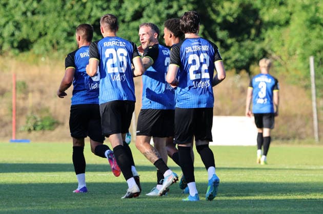 08.07.2026, Fussball, Herren, Saison 2026 2027, Testspiel, Freundschaftsspiel, SV Geislautern - 1. FC Saarbrücken, Torjubel zum 0:7, Torschütze: Nikola Aracic (1. FC Saarbrücken) Völklingen Hermann-Neuberger-Stadion Saarland Deutschland (DEU) *** July 8, 2026, Soccer, Men s, 2026–2027 season, Exhibition match, Friendly match, SV Geislautern vs. 1. FC Saarbrücken, Goal celebration after the 0–7 score, Goal scorer Nikola Aracic, 1. FC Saarbrücken, Hermann Neuberger Stadium, Völklingen, Saarland, Germany (DEU) Copyright: xSebastianxBachx