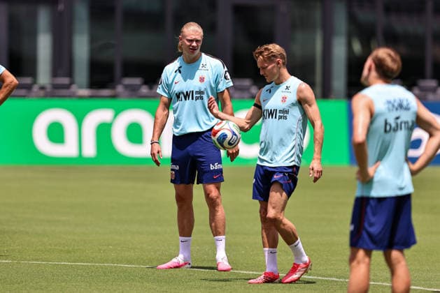 FT LAUDERDALE, FL - JULY 08: Erling Haaland 9 and Martin Odegaard 10 of Norway attend a training session in preparation for a FIFA World Cup, WM, Weltmeisterschaft, Fussball 26 Quarter-Final game between Norway and England on July 8, 2026 at at the Inter Miami CF Stadium, Fort Lauderdale, Florida.(Photo by Chris Arjoon) SOCCER: JUL 08 FIFA World Cup 26 - Norway Training EDITORIAL USE ONLY Icon26070800000013