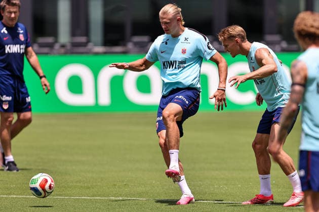 FT LAUDERDALE, FL - JULY 08: Erling Haaland 9 and Martin Odegaard 10 of Norway attend a training session in preparation for a FIFA World Cup, WM, Weltmeisterschaft, Fussball 26 Quarter-Final game between Norway and England on July 8, 2026 at at the Inter Miami CF Stadium, Fort Lauderdale, Florida.(Photo by Chris Arjoon) SOCCER: JUL 08 FIFA World Cup 26 - Norway Training EDITORIAL USE ONLY Icon26070800000016