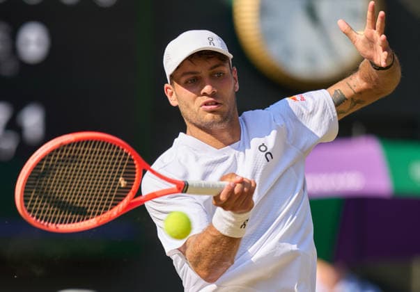 2026 Wimbledon, July 08, Quarterfinal LONDON, - JULY 8: Flavio Cobolli of Italy plays a shot against Arthur Fery of Great Britain during the 2026 Wimbledon, July 08, Quarterfinal at The all England club, Wimbledon on July 8, 2026 in London, GBR. London The all England club, Wimbledon GBR Copyright: xPeterxvanxdenxBerg ISIxPhotosx 9471