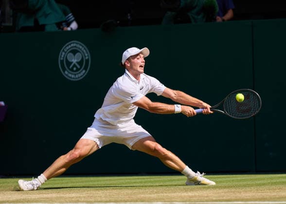 2026 Wimbledon, July 08, Quarterfinal LONDON, - JULY 8: Arthur Fery of Great Britain plays a shot against Flavio Cobolli of Italy during the 2026 Wimbledon, July 08, Quarterfinal at The all England club, Wimbledon on July 8, 2026 in London, GBR. London The all England club, Wimbledon GBR Copyright: xPeterxvanxdenxBerg ISIxPhotosx 9471