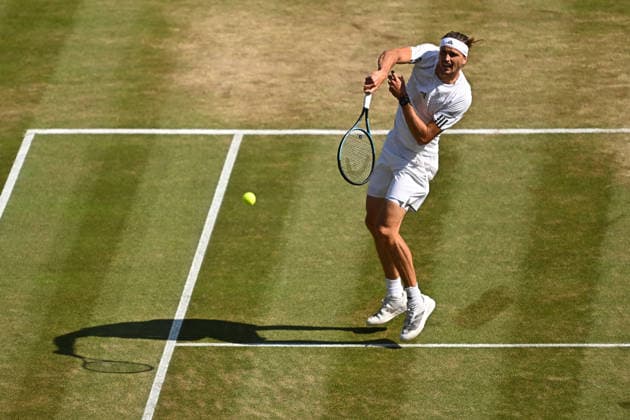 2026 Wimbledon - Alexander Zverev Alexander Zverev (GER) during his quarter final round match at the 2026 Wimbledon Championships at the AELTC in London, GREAT BRITAIN, on JULY 8, 2026. Photo by Corinne Dubreuil ABACAPRESS.COM London United Kingdom  Copyright: xDubreuilxCorinne ABACAx