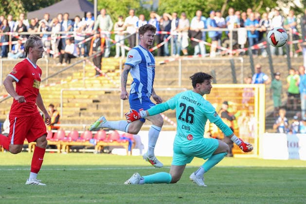 08.07.2026, xtgx, Fussball Testspiel, SV Lichtenberg 47 - Hertha BSC Berlin emspor, v.l. Sebastian Groenning (Grönning, Hertha, 17) schiesst Tor, schießt, Torschuetze, erzielt Tor, Treffer, scores the goal 0:4 (DFL DFB REGULATIONS PROHIBIT ANY USE OF PHOTOGRAPHS as IMAGE SEQUENCES and or QUASI-VIDEO) Berlin *** July 8, 2026, xtgx, soccer exhibition match, SV Lichtenberg 47 vs. Hertha BSC Berlin emspor, from left: Sebastian Groenning Grönning, Hertha, 17 scores a goal, shoots, goal scorer, scores, goal, scores the goal 0–4 DFL DFB REGULATIONS PROHIBIT ANY USE OF PHOTOGRAPHS as IMAGE SEQUENCES and or QUASI-VIDEO Berlin