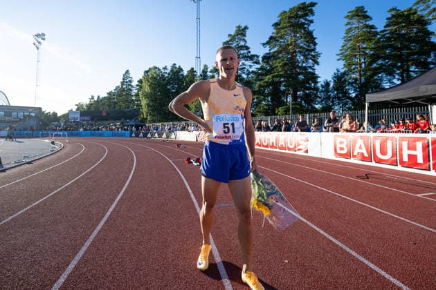 260708 Carl Bengtström Örgryte IS jublar efter vinsten i herrarnas 400 meter häck under friidrottstävlingen Folksam Grand Prix den 8 juli 2026 i Karlstad. *** July 8, 2026: Carl Bengtström of Örgryte IS celebrates after winning the men’s 400-meter hurdles at the Folksam Grand Prix track and field meet on July 8, 2026, in Karlstad  Copyright: FREDRIKxKARLSSON BB260708FK097