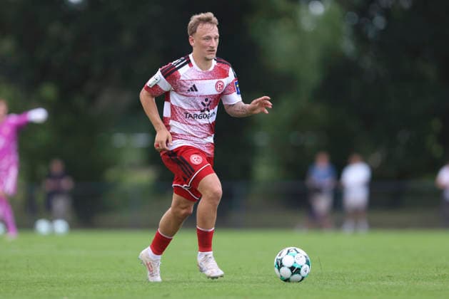 Sascha Risch (Fortuna Düsseldorf) in Aktion, am Ball, Einzelaktion waehrend des Testspiels zwischen SC St.Tönis und Fortuna Düsseldorf, Yayla Sportpark am 08. July 2026 in Tönisvorst, Deutschland. (Foto von Oliver Kaelke DeFodi Images) +++ Sascha Risch (Fortuna Düsseldorf) controls the ball during the friendly match between SC St.Tönis and Fortuna Düsseldorf at Yayla Sportpark on July 8, 2026 in Tönisvorst, Germany. (Photo by Oliver Kaelke DeFodi Images) (Photo by Oliver Kaelke DeFodi Images) - *** Sascha Risch of Fortuna Düsseldorf in action, on the ball, making a solo run during the friendly match between SC St. Tönis and Fortuna Düsseldorf, Yayla Sportpark on July 8, 2026, in Tönisvorst, Germany. Photo by Oliver Kaelke, DeFodi Images. Sascha Risch of Fortuna Düsseldorf controls the ball during the friendly match between SC St. Tönis and Fortuna Düsseldorf at Yayla Sportpark on July 8, 2026 in Tönisvorst, Germany Photo by Oliver Kaelke, DeFodi Images Photo by Oliver Kaelke, DeFodi Images