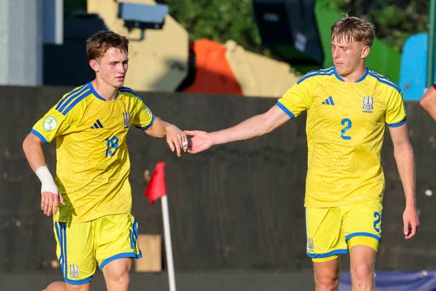Vitaliy Hlyut (Ukraine) bejubelt seinen Treffer zum 1:0 mit Yurii Kokodyniak (Ukraine), UEFA European Under-19 Championship 2026 Semi-final, Ukraine v Germany, Racecourse Ground am 08. July 2026 in Wrexham, Vereinigtes Königreich. (Foto von Marco Steinbrenner DeFodi Images) Vitaliy Hlyut (Ukraine) celebrates after scoring his teams first goal with Yurii Kokodyniak (Ukraine), UEFA European Under-19 Championship 2026 Semi-final, Ukraine v Germany, Racecourse Ground, July 8, 2026 in Wrexham, United Kingdom. (Photo by Marco Steinbrenner DeFodi Images) - *** Vitaliy Hlyut (Ukraine) celebrates his goal to make it 1–0 with Yurii Kokodyniak (Ukraine), 2026 UEFA European Under-19 Championship Semifinal, Ukraine vs. Germany, Racecourse Ground on July 8, 2026, in Wrexham, United Kingdom. Photo by Marco Steinbrenner, DeFodi Images. Vitaliy Hlyut of Ukraine celebrates after scoring his team’s first goal with Yurii Kokodyniak of Ukraine, UEFA European Under-19 Championship 2026 Semifinal, Ukraine vs. Germany, Racecourse Ground, July 8, 2026, in Wrexham, United Kingdom. Photo by Marco Steinbrenner, DeFodi Images