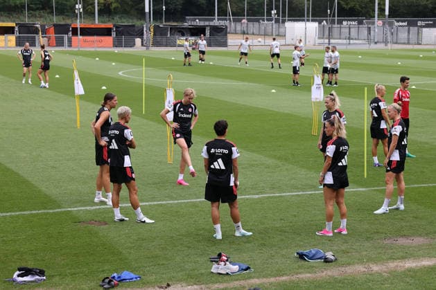 2026.07.08 xjfx Trainingsauftakt 1.Bundesliga Team Eintracht Frankfurt Frauen v.l., Trainingseinheit am Deutsche Bank Park des Frauen Teams der Eintracht Frankfurt (DFL DFB REGULATIONS PROHIBIT ANY USE OF PHOTOGRAPHS as IMAGE SEQUENCES and or QUASI-VIDEO) *** July 8, 2026 xjfx Start of Training 1 Bundesliga Team Eintracht Frankfurt Women v l, Training session at Deutsche Bank Park for the Eintracht Frankfurt women s team. DFL and DFB regulations prohibit any use of photographs as image sequences and or quasi-video. Copyright: HMBxMedia JoaquimxFerreira