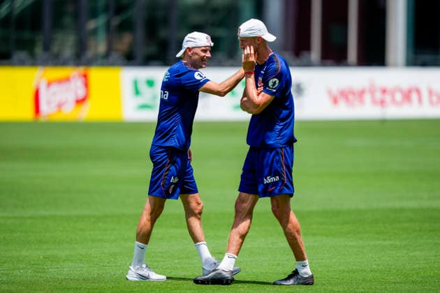 Fotball-VM 2026 Fort Lauderdale, Florida , USA 20260708. Norges landslagssjef Stale Solbakken og spilleransvarlig Brede Hangeland under en trening med Norges herrelandslag i fotball pa Inter Miami CF Stadium. Foto: Fredrik Varfjell NTB Fort Lauderdale, Florida USA EDITORIAL USE ONLY. RESTRICTED USE FOR BETTING COMPANIES Ref:_SPOp5x4KNEpKF8.jpg *** 2026 FIFA World Cup, Fort Lauderdale, Florida, USA 20260708 Norway’s national team head coach Stale Solbakken and player representative Brede Hangeland during a training session with Norway’s men’s national soccer team at Inter Miami CF Stadium. Photo: Fredrik Varfjell, NTB, Fort Lauderdale, Florida, USA EDITORIAL USE ONLY RESTRICTED USE FOR BETTING COMPANIES  Copyright: xFredrikxVarfjellx xNTBx
