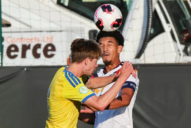 Oleksandr Soroka (Ukraine) und Francis Onyeka (Germany) kaempfen um den Ball, UEFA European Under-19 Championship 2026 Semi-final, Ukraine v Germany, Racecourse Ground am 08. July 2026 in Wrexham, Vereinigtes Königreich. (Foto von Marco Steinbrenner DeFodi Images) Oleksandr Soroka (Ukraine) und Francis Onyeka (Germany) battle for the ball, UEFA European Under-19 Championship 2026 Semi-final, Ukraine v Germany, Racecourse Ground, July 8, 2026 in Wrexham, United Kingdom. (Photo by Marco Steinbrenner DeFodi Images) - *** Oleksandr Soroka (Ukraine) and Francis Onyeka (Germany) battle for the ball, 2026 UEFA European Under-19 Championship Semifinal, Ukraine vs. Germany, Racecourse Ground on July 8, 2026, in Wrexham, United Kingdom. Photo by Marco Steinbrenner, DeFodi Images. Oleksandr Soroka (Ukraine) and Francis Onyeka (Germany) battle for the ball, 2026 UEFA European Under-19 Championship Semifinal, Ukraine vs. Germany, Racecourse Ground, July 8, 2026, in Wrexham, United Kingdom. Photo by Marco Steinbrenner, DeFodi Images