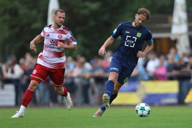 Maximilian Pohlig (SC St. Tönis) in Aktion, am Ball, Einzelaktion waehrend des Testspiels zwischen SC St.Tönis und Fortuna Düsseldorf, Yayla Sportpark am 08. July 2026 in Tönisvorst, Deutschland. (Foto von Oliver Kaelke DeFodi Images) +++ Maximilian Pohlig (SC St. Tönis) controls the ball during the friendly match between SC St.Tönis and Fortuna Düsseldorf at Yayla Sportpark on July 8, 2026 in Tönisvorst, Germany. (Photo by Oliver Kaelke DeFodi Images) (Photo by Oliver Kaelke DeFodi Images) - *** Maximilian Pohlig of SC St. Tönis in action, on the ball, making a solo run during the friendly match between SC St. Tönis and Fortuna Düsseldorf, Yayla Sportpark on July 8, 2026, in Tönisvorst, Germany. Photo by Oliver Kaelke, DeFodi Images. Maximilian Pohlig of SC St. Tönis controls the ball during the friendly match between SC St. Tönis and Fortuna Düsseldorf at Yayla Sportpark on July 8, 2026 in Tönisvorst, Germany Photo by Oliver Kaelke DeFodi Images Photo by Oliver Kaelke DeFodi Images