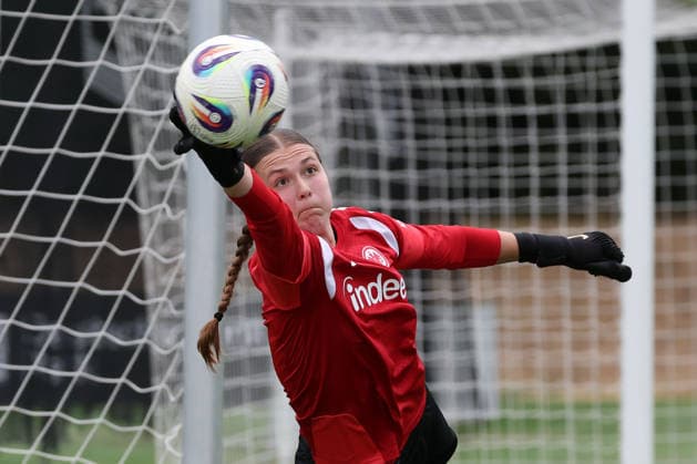 2026.07.08 xjfx Trainingsauftakt 1.Bundesliga Team Eintracht Frankfurt Frauen v.l., goalkeeper Katharina Jeppe (Eintracht Frankfurt) in aktion, in action, (DFL DFB REGULATIONS PROHIBIT ANY USE OF PHOTOGRAPHS as IMAGE SEQUENCES and or QUASI-VIDEO) *** July 8, 2026 xjfx Training Kickoff 1 Bundesliga Team Eintracht Frankfurt Women v l, goalkeeper Katharina Jeppe Eintracht Frankfurt in action, DFL and DFB regulations prohibit any use of photographs as image sequences and or quasi-video Copyright: HMBxMedia JoaquimxFerreira