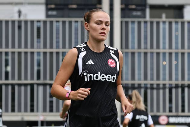 2026.07.08 xjfx Trainingsauftakt 1.Bundesliga Team Eintracht Frankfurt Frauen v.l., Martthine Ostenstad (Eintracht Frankfurt) in aktion, in action, (DFL DFB REGULATIONS PROHIBIT ANY USE OF PHOTOGRAPHS as IMAGE SEQUENCES and or QUASI-VIDEO) *** July 8, 2026 xjfx Training Kickoff 1 Bundesliga Team Eintracht Frankfurt Women v l, Martthine Ostenstad Eintracht Frankfurt in action, DFL and DFB regulations prohibit any use of photographs as image sequences and or quasi-video Copyright: HMBxMedia JoaquimxFerreira