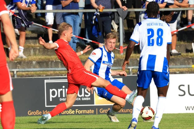 DEU, DFL, Testspiel, Lichtenberg 47 vs. Hertha BSC, 08.07.2026, Berlin, Berlin, DEU, DFL, Testspiel, Lichtenberg 47 vs. Hertha BSC, Philip Einsiedel (Lichtenberg47 3), Julian Eitschberger (Hertha BSC Berlin 2) DFL - regulations prohibit any use of Photographs as image sequences and or quasi-video *** DEU, DFL, Friendly Match, Lichtenberg 47 vs. Hertha BSC, July 8, 2026, Berlin, Berlin, DEU, DFL, Friendly Match, Lichtenberg 47 vs. Hertha BSC, Philip Einsiedel (Lichtenberg 47) 3, Julian Eitschberger (Hertha BSC Berlin) 2. DFL regulations prohibit any use of photographs as image sequences and or quasi-video. Nordphotox xEngler nph00076