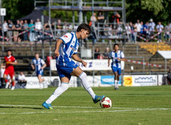Fußball, Herren, Testspiel, Saison 2026 2027, SV Lichtenberg 47 - Hertha BSC, Kian Todorovic (Hertha BSC), 08.07. 2026, *** Soccer, Men s, Friendly Match, 2026–2027 Season, SV Lichtenberg 47 vs. Hertha BSC, Kian Todorovic (Hertha BSC), July 8, 2026, Copyright: xSebastianxRäppold MatthiasxKochx