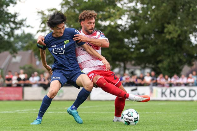 Fumito Okihara (SC St. Tönis) und Fabian Schleusener (Fortuna Düsseldorf) im Zweikampf waehrend des Testspiels zwischen SC St.Tönis und Fortuna Düsseldorf, Yayla Sportpark am 08. July 2026 in Tönisvorst, Deutschland. (Foto von Oliver Kaelke DeFodi Images) +++ Fumito Okihara (SC St. Tönis) und Fabian Schleusener (Fortuna Düsseldorf) battle for the ball during the friendly match between SC St.Tönis and Fortuna Düsseldorf at Yayla Sportpark on July 8, 2026 in Tönisvorst, Germany. (Photo by Oliver Kaelke DeFodi Images) (Photo by Oliver Kaelke DeFodi Images) - *** Fumito Okihara of SC St. Tönis and Fabian Schleusener of Fortuna Düsseldorf battle for the ball during the friendly match between SC St. Tönis and Fortuna Düsseldorf at Yayla Sportpark on July 8, 2026, in Tönisvorst, Germany Photo by Oliver Kaelke DeFodi Images Fumito Okihara of SC St Tönis and Fabian Schleusener of Fortuna Düsseldorf battle for the ball during the friendly match between SC St Tönis and Fortuna Düsseldorf at Yayla Sportpark on July 8, 2026 in Tönisvorst, Germany Photo by Oliver Kaelke DeFodi Images Photo by Oliver Kaelke DeFodi Images