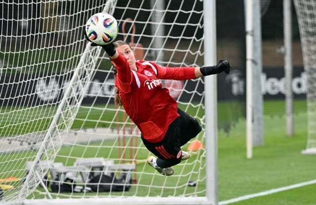 08.07.2026, xjhx, Fussball Google Pixel Frauen-Bundesliga, Eintracht Frankfurt - Training v.l. Katharina Jeppe (Eintracht Frankfurt Frauen) Frankfurt am Main *** July 8, 2026, xjhx, Soccer, Google Pixel, Women s Bundesliga, Eintracht Frankfurt Training, featuring Katharina Jeppe, Eintracht Frankfurt Women, Frankfurt am Main