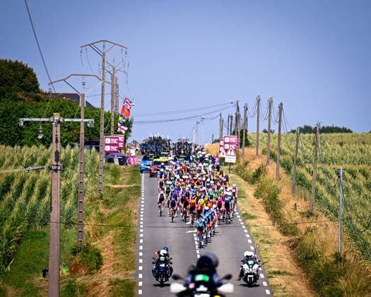 Tour de France 2026 Stage 5 PAU, FRANCE - JULY 08 : General view showing the peloton during stage 5 of the 113rd edition of Tour de France an UCI World Tour 2.UWT cycling road race stage for Men Elite of 158 km with start in Lannemezan and finish in Pau on July 8, 2026 in Pau, France, 08 07 2026 ( Motordriver Kurt Vandenborre -  Copyright: xTomasxSiskx