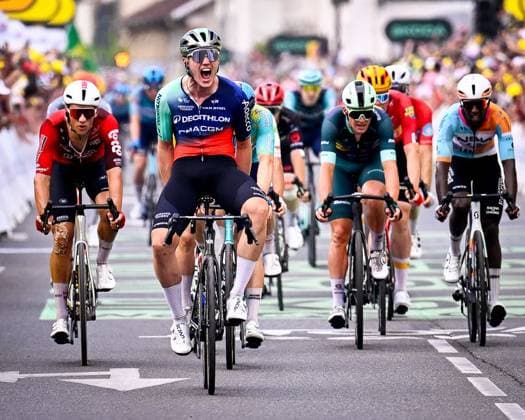 Tour de France 2026 Stage 5 PAU, FRANCE - JULY 08 : Kooij Olav (NED) of Decathlon CMA CGM Team winning during stage 5 of the 113rd edition of Tour de France an UCI World Tour 2.UWT cycling road race stage for Men Elite of 158 km with start in Lannemezan and finish in Pau on July 8, 2026 in Pau, France, 08 07 2026  Copyright: xTomasxSiskx