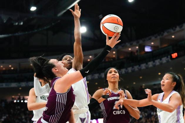 July 8, 2026, Toronto, On, CAN: Toronto Tempo guard Marina Mabrey (3) is fouled by Golden State Valkyries guard-forward Kaila Charles (6) as she drives to the net during first half WNBA, Basketball Damen, USA basketball action in Toronto on Wednesday, July 8, 2026. Canada News - July 8, 2026  - ZUMAc35_ 20260708_zaf_c35_055 Copyright: xChrisxYoungx
