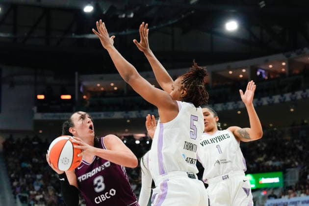 July 8, 2026, Toronto, On, CAN: Toronto Tempo guard Marina Mabrey (3) shoots on Golden State Valkyries forward Kayla Thornton (5) during first half WNBA, Basketball Damen, USA basketball action in Toronto on Wednesday, July 8, 2026. Canada News - July 8, 2026  - ZUMAc35_ 20260708_zaf_c35_056 Copyright: xChrisxYoungx