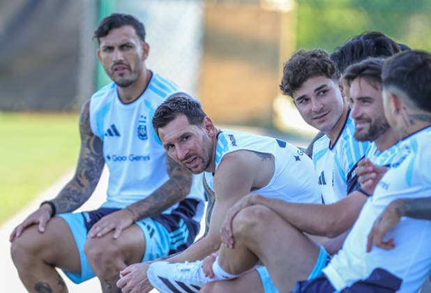 JULY 8, 2026: Argentina forward Lionel Messi (10) looks on during practice ahead of their match against Switzerland at Compass Minerals National Performance Center in Kansas City, KS. CSM FIFA World Cup, WM, Weltmeisterschaft, Fussball 2026: Argentina JUL 8th  - ZUMAc04_ 20260708_zma_c04_004 Copyright: xRomanxPunox