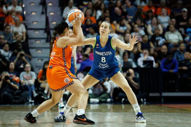 UNCASVILLE, CT - JULY 08: Antonia Delaere 8 of the Minnesota Lynx defends Charlisse Leger-Walker 4 of the Connecticut Sun during the WNBA, Basketball Damen, USA game between Minnesota Lynx and Connecticut Sun on July 8, 2026, at Mohegan Sun Arena in Uncasville, CT. (Photo by M. Anthony Nesmith Icon Sportswire) WNBA: JUL 08 Minnesota Lynx at Connecticut Sun EDITORIAL USE ONLY Icon26070820