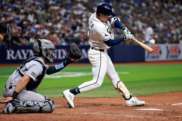 July 8, 2026, St. Petersburg, Florida, USA: Tampa Bay Rays right fielder Jonny DeLuca (21) flies out to New York Yankees right fielder Jasson DomoÂ­nguez (24) during an MLB, Baseball Herren, USA game on July 8, 2026 at Tropicana Field. The Rays beat the Yankees 3-0. MLB 2026: Tampa Bay Rays 3 : 0 New York Yankees  - ZUMAh180 20260708_zsp_h180_064 Copyright: xKimxHukarix