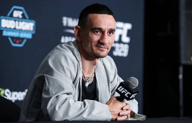 UFC 329 press conference, PK, Pressekonferenz T-Mobile Arena, Las Vegas, Nevada, United States 8 7 2026 Max Holloway Max Holloway 8 7 2026  Copyright: xTomxHoganx-xHoganphotos.comx916x947x8354xtomhoganphotos@gmail.comx McgregorHollowayMediaDay_Hoganphotos16018