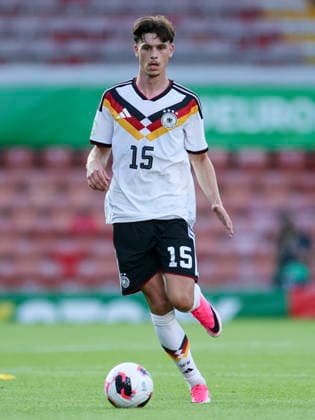 Luca Erlein (Germany) kontrolliert den Ball, UEFA European Under-19 Championship 2026 Semi-final, Ukraine v Germany, Racecourse Ground am 08. July 2026 in Wrexham, Vereinigtes Königreich. (Foto von Marco Steinbrenner DeFodi Images) Luca Erlein (Germany) controls the ball, UEFA European Under-19 Championship 2026 Semi-final, Ukraine v Germany, Racecourse Ground, July 8, 2026 in Wrexham, United Kingdom. (Photo by Marco Steinbrenner DeFodi Images) - *** Luca Erlein of Germany controls the ball, 2026 UEFA European Under-19 Championship Semifinal, Ukraine vs. Germany, Racecourse Ground on July 8, 2026, in Wrexham, United Kingdom Photo by Marco Steinbrenner DeFodi Images Luca Erlein (Germany) controls the ball, 2026 UEFA European Under-19 Championship Semifinal, Ukraine vs. Germany, Racecourse Ground, July 8, 2026, in Wrexham, United Kingdom. Photo by Marco Steinbrenner, DeFodi Images