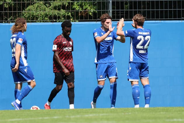 09.07.2026, xrekx, Fussball Testspiel , Karlsruher SC - SGV Freiberg v.l. Torjubel nach dem Tor zum celebrating the goal celebrate 2:0 durch Moritz Broschinski (Karlsruher SC) (DFL DFB REGULATIONS PROHIBIT ANY USE OF PHOTOGRAPHS as IMAGE SEQUENCES and or QUASI-VIDEO) Karlsruhe *** July 9, 2026, xrekx, Soccer friendly match, Karlsruher SC vs. SGV Freiberg; goal celebration after Moritz Broschinski scored the 2-0 goal for Karlsruher SC; DFL and DFB regulations prohibit any use of photographs as image sequences and or quasi-video; Karlsruhe