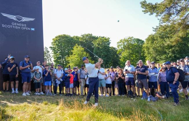 Rory McIlroy of Northern Ireland plays a chip shot to the green from the rough. Genesis Scottish Open, Golf, The Renaissance Club, North Berwick, Scotland, UK - 09 Jul 2026North Berwick The Renaissance Club Scotland United Kingdom  Copyright: xShutterstockx 16984080h