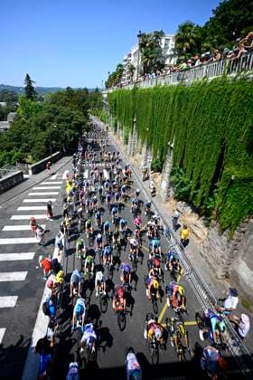 Tour de France 2026 Stage 6 GAVARNIE-CEDRE, FRANCE - JULY 09 : illustration picture peloton at the start during stage 6 of the 113rd edition of Tour de France an UCI World Tour 2.UWT cycling road race stage for Men Elite of 186 km with start in Pau and finish in Gavarnie-Cedre on July 9, 2026 in Gavarnie-Cedre, France, 09 07 2026 ( Motordriver Kurt Vandenborre - Gavarnie-Cedre France  Copyright: xTomasxSiskx
