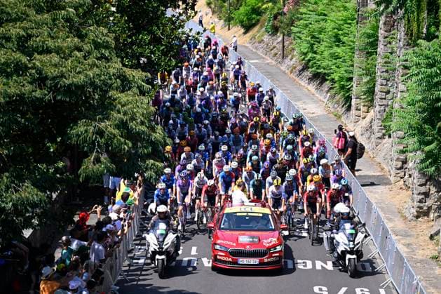 Tour de France 2026 Stage 6 GAVARNIE-CEDRE, FRANCE - JULY 09 : illustration picture peloton at the start during stage 6 of the 113rd edition of Tour de France an UCI World Tour 2.UWT cycling road race stage for Men Elite of 186 km with start in Pau and finish in Gavarnie-Cedre on July 9, 2026 in Gavarnie-Cedre, France, 09 07 2026 ( Motordriver Kurt Vandenborre - Gavarnie-Cedre France  Copyright: xTomasxSiskx