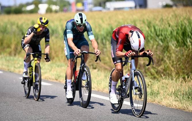 Danish Mads Pedersen of Lidl-Trek, Belgian Victor Campenaerts of Team Visma-Lease a Bike and Dutch Huub Artz of Lotto Intermarche pictured in action during stage 6 of the 2026 Tour de France cycling race, a stage of 186 km from Pau to Gavarnie-Gedre, on Thursday 09 July 2026. The 113th edition of the Tour de France starts on Saturday 4 July in Barcelona, Spain, and will finish in Paris, France on the 26th of July. POOLxTOMASxSISK  x180773602x