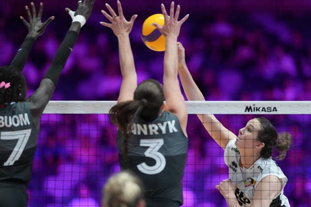 RECORD DATE NOT STATED Volleyball Nations League Hong Kong 2026 - Day 2 Nyadholi Thokbuom (No.27) and Kiera Van Ryk (No.3) from team Canada during the match between Canada and Belgium at Volleyball Nations League Hong Kong 2026 on July 9, 2026 in Hong Kong. (Photo by Ellan Mad Nexpher Images) Hong Kong