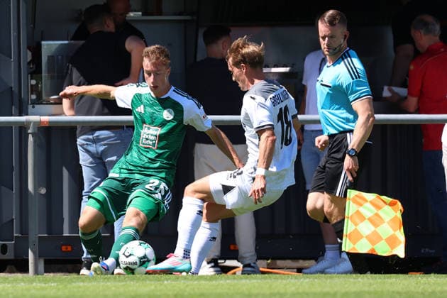 09.07.2026, xrekx, Fussball Testspiel, SV Wehen Wiesbaden - FC 08 Homburg v.l. Tim Steinmetz (FC 08 Homburg) Fabian Greilinger (SV Wehen Wiesbaden) Zweikampf, Aktion, action, battle for the ball (DFL DFB REGULATIONS PROHIBIT ANY USE OF PHOTOGRAPHS as IMAGE SEQUENCES and or QUASI-VIDEO) Taunustein-Wehen *** July 9, 2026, xrekx, Soccer Friendly Match, SV Wehen Wiesbaden vs. FC 08 Homburg, Tim Steinmetz (FC 08 Homburg), Fabian Greilinger (SV Wehen Wiesbaden), Tackle, Action, battle for the ball. DFL and DFB regulations prohibit any use of photographs as image sequences and or quasi-video. Taunustein, Wehen