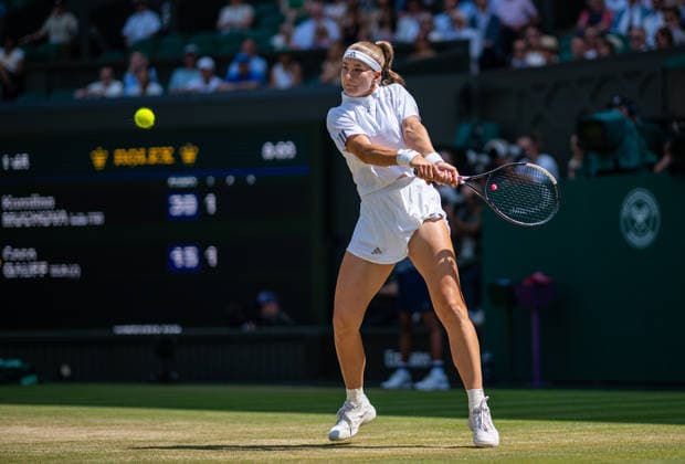 Tennis - Wimbledon Championship 2026 - Day 11 LONDON, ENGLAND - Thursday, July 9, 2026: Karolina Muchova (CZE) during the Ladies Singles Semi-Final match on Day Eleven of The Championships Wimbledon 2026 at the All England Lawn Tennis and Croquet Club. (Photo by Kirsten Holst Propaganda) LONDON All England Lawn Tennis and Croq GREATER LONDON ENGLAND  Copyright: xKirstenxHolstx 2026-07-09-003-Wimbledon_Day_11