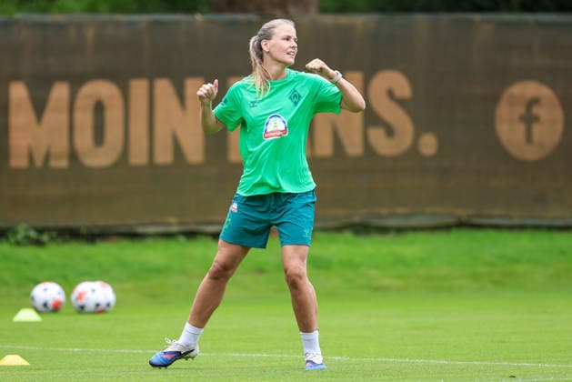 Lena Petermann (SV Werder Bremen) bei einer Trainingsübung, 09.07.2026, Bremen (Deutschland), Fussball, Google Pixel Frauen-Bundesliga, Trainingsauftakt SV Werder Bremen *** Lena Petermann of SV Werder Bremen during a training drill, July 9, 2026, Bremen, Germany, soccer, Google Pixel Women s Bundesliga, SV Werder Bremen s first training session of the season xobx