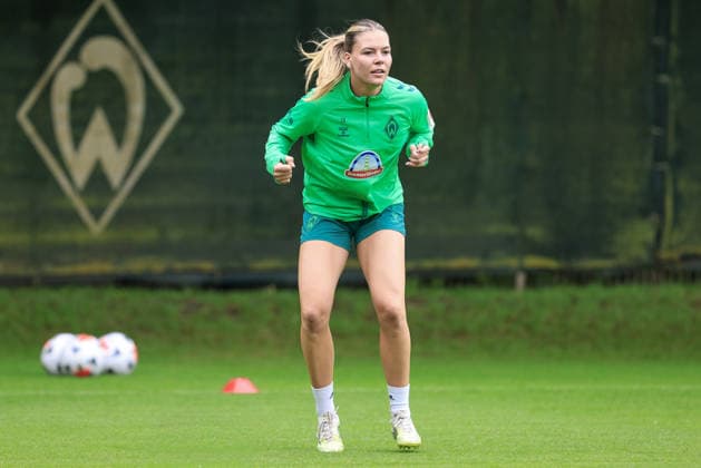 Juliane Wirtz (SV Werder Bremen) bei einer Trainingsübung, 09.07.2026, Bremen (Deutschland), Fussball, Google Pixel Frauen-Bundesliga, Trainingsauftakt SV Werder Bremen *** Juliane Wirtz of SV Werder Bremen during a training drill, July 9, 2026, Bremen, Germany, soccer, Google Pixel Women s Bundesliga, SV Werder Bremen s first training session of the season xobx