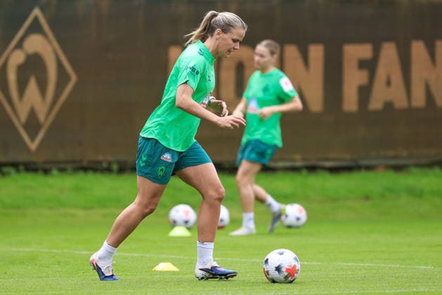 Lena Petermann (SV Werder Bremen) bei einer Trainingsübung, 09.07.2026, Bremen (Deutschland), Fussball, Google Pixel Frauen-Bundesliga, Trainingsauftakt SV Werder Bremen *** Lena Petermann of SV Werder Bremen during a training drill, July 9, 2026, Bremen, Germany, soccer, Google Pixel Women s Bundesliga, SV Werder Bremen s first training session of the season xobx