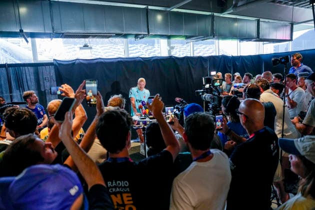 Fotball-VM 2026 Fort Lauderdale, Florida , USA 20260709. Norges Erling Braut Haaland under et pressetreff med Norges herrelandslag i fotball pa Inter Miami CF Stadium. Foto: Fredrik Varfjell NTB Fort Lauderdale, Florida USA EDITORIAL USE ONLY. RESTRICTED USE FOR BETTING COMPANIES Ref:_SPOsDGgr4LcsT0.jpg *** 2026 FIFA World Cup, Fort Lauderdale, Florida, USA 20260709 Norway’s Erling Braut Haaland during a press conference with the Norwegian men’s national soccer team at Inter Miami CF Stadium. Photo: Fredrik Varfjell, NTB. Fort Lauderdale, Florida, USA. EDITORIAL USE ONLY. RESTRICTED USE FOR BETTING COMPANIES.  Copyright: xFredrikxVarfjellx xNTBx