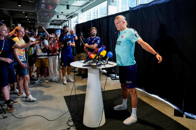 World Cup 2026 Fort Lauderdale, Florida , USA 20260709. Norway s Erling Braut Haaland, Morten Thorsby and Kristian Thorstvedt during a press conference, PK, Pressekonferenz with the Norway men s national football team at Inter Miami CF Stadium. Photo: Fredrik Varfjell NTB Fort Lauderdale, Florida United States EDITORIAL USE ONLY. RESTRICTED USE FOR BETTING COMPANIES Ref:_SPOViVt8KPjXDI.jpg *** 2026 World Cup Fort Lauderdale, Florida, USA 20260709 Norway’s Erling Braut Haaland, Morten Thorsby, and Kristian Thorstvedt during a press conference with the Norway men’s national soccer team at Inter Miami CF Stadium. Photo: Fredrik Varfjell, NTB. Fort Lauderdale, Florida, United States EDITORIAL USE ONLY RESTRICTED USE FOR BETTING COMPANIES  Copyright: xFredrikxVarfjellx xNTBx
