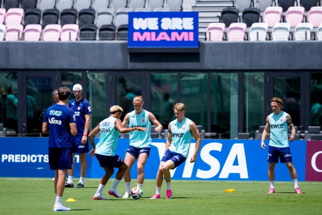 World Cup 2026 Fort Lauderdale, Florida , USA 20260709. Norway coach Stale Solbakken during a training session with the Norwegian men s national football team at Inter Miami CF Stadium. Photo: Fredrik Varfjell NTB Fort Lauderdale, Florida United States EDITORIAL USE ONLY. RESTRICTED USE FOR BETTING COMPANIES Ref:_SPOrj70GRfytXA.jpg *** 2026 World Cup, Fort Lauderdale, Florida, USA 20260709 Norway coach Stale Solbakken during a training session with the Norwegian men’s national soccer team at Inter Miami CF Stadium. Photo: Fredrik Varfjell, NTB. Fort Lauderdale, Florida, United States. EDITORIAL USE ONLY. RESTRICTED USE FOR BETTING COMPANIES.  Copyright: xFredrikxVarfjellx xNTBx