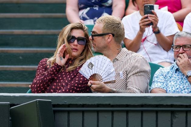 Kesha and Joshua Pelatzky watching the action on Centre Court Wimbledon Tennis Championships, Day 11, The All England Lawn Tennis and Croquet Club, London, UK - 09 Jul 2026London The All England Lawn Tennis and United Kingdom  Copyright: xKieranxMcManus Shutterstockx 16981024bb